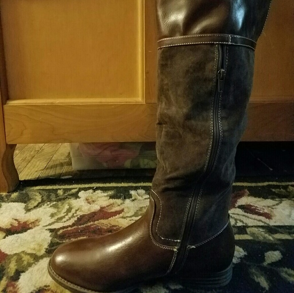 Boots - Picture 2 of 4