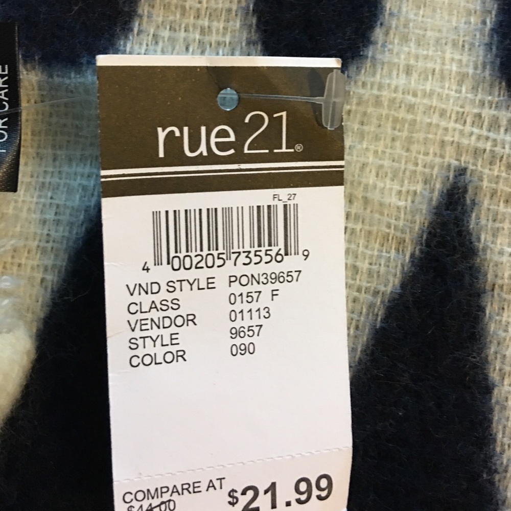 Oversized poncho - Picture 2 of 2