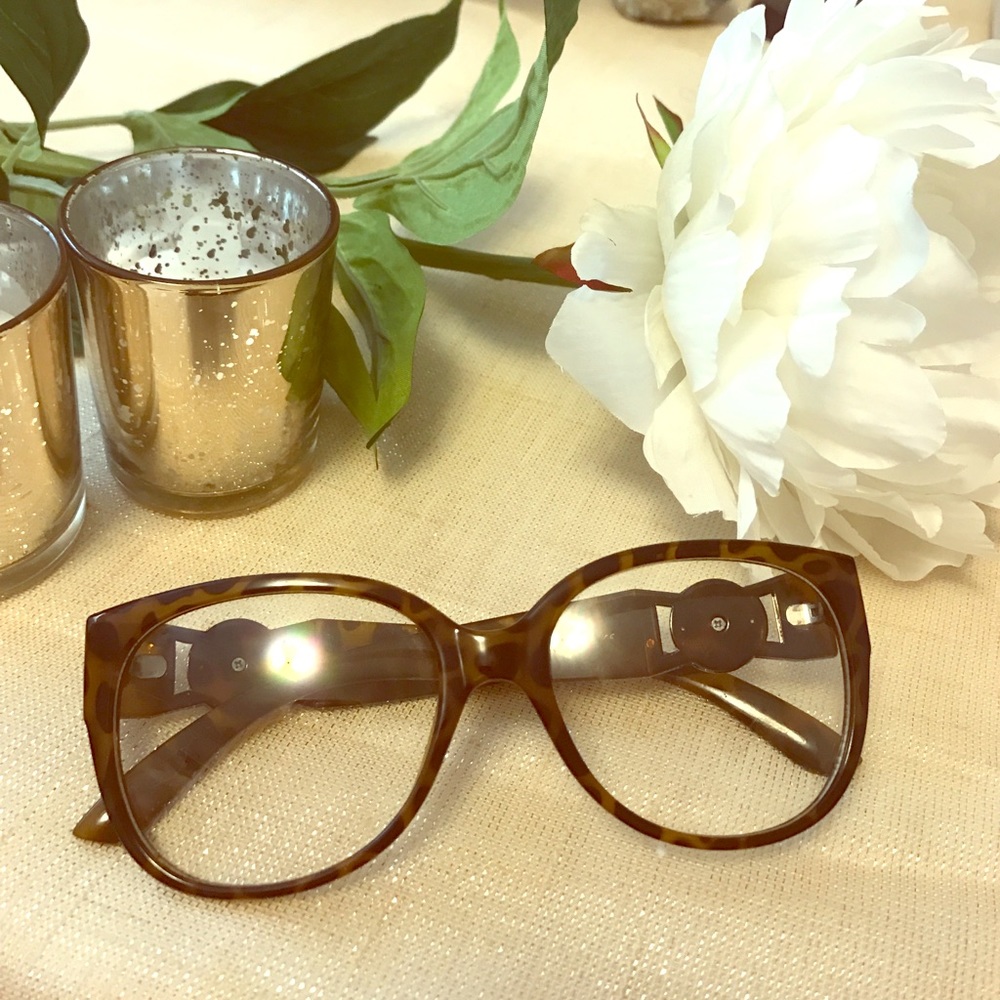 Gently used chic glasses.