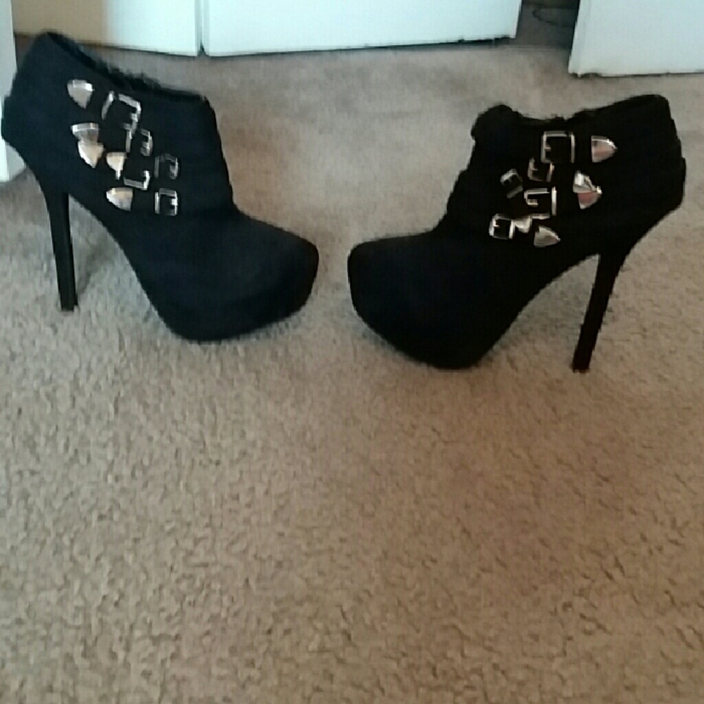 Stilleto boots