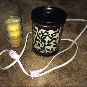 Candle (wax) warmer. 4 waxes included.