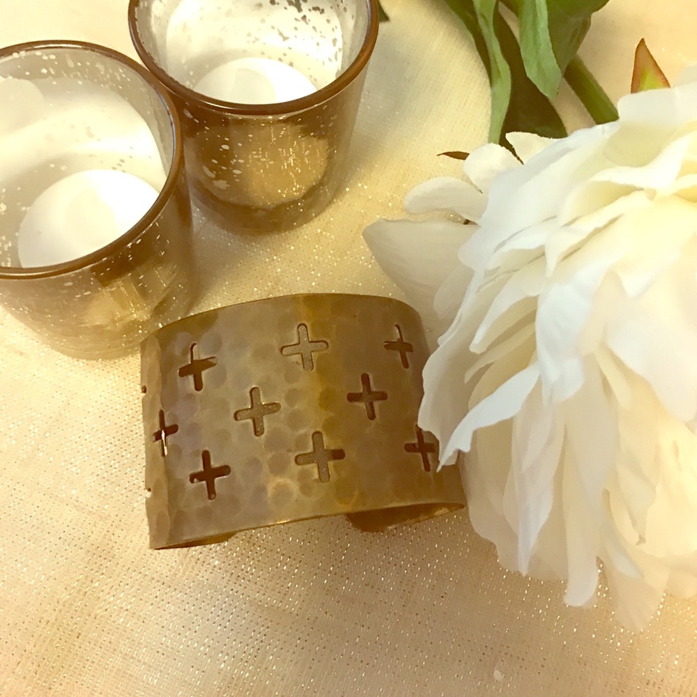 Free Cross Arm Bracelet