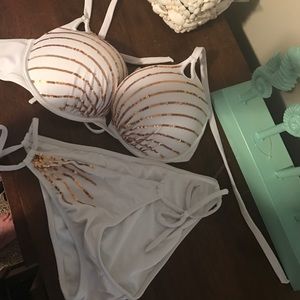 Victoria's Secret 32dd bombshell bathing suit