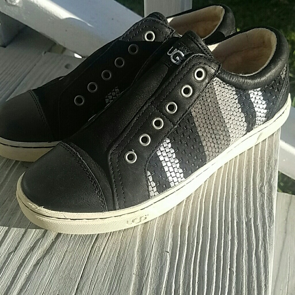 Black and grey uggs