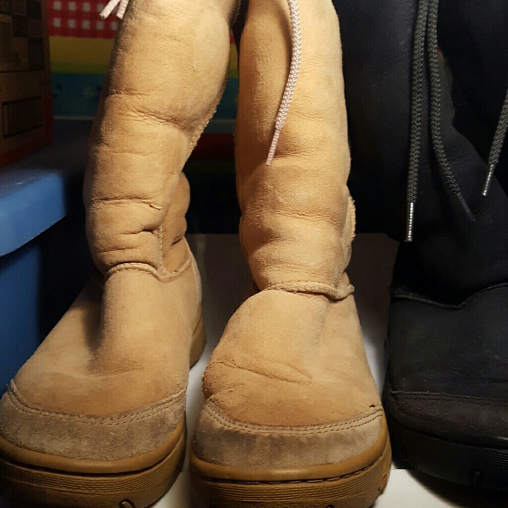 2 PAIR VINTAGE UGGS DRAWSTRING