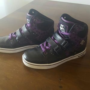 Vlado high top kicks
