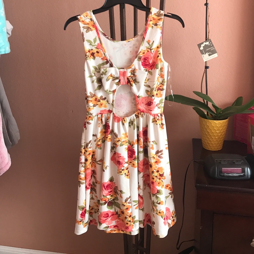 Dress - Picture 2 of 3
