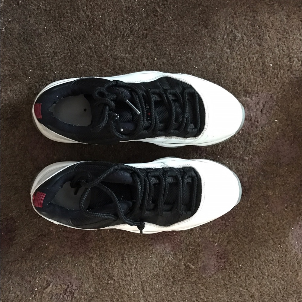 Jordan Retro 11 Low tuxedo size 7.5 good condition