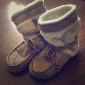 Aeropostale fur boots (size 7-8)