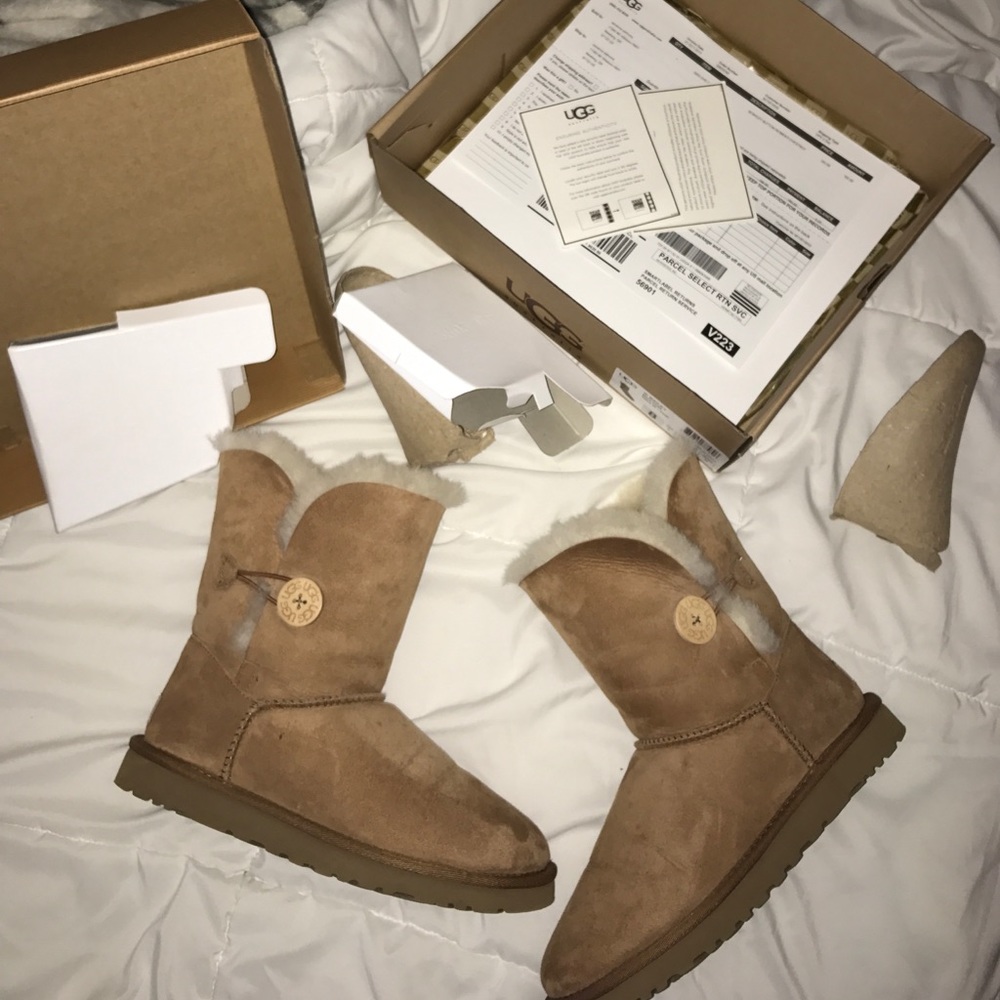 Chestnut UGGs size 8 - NEW