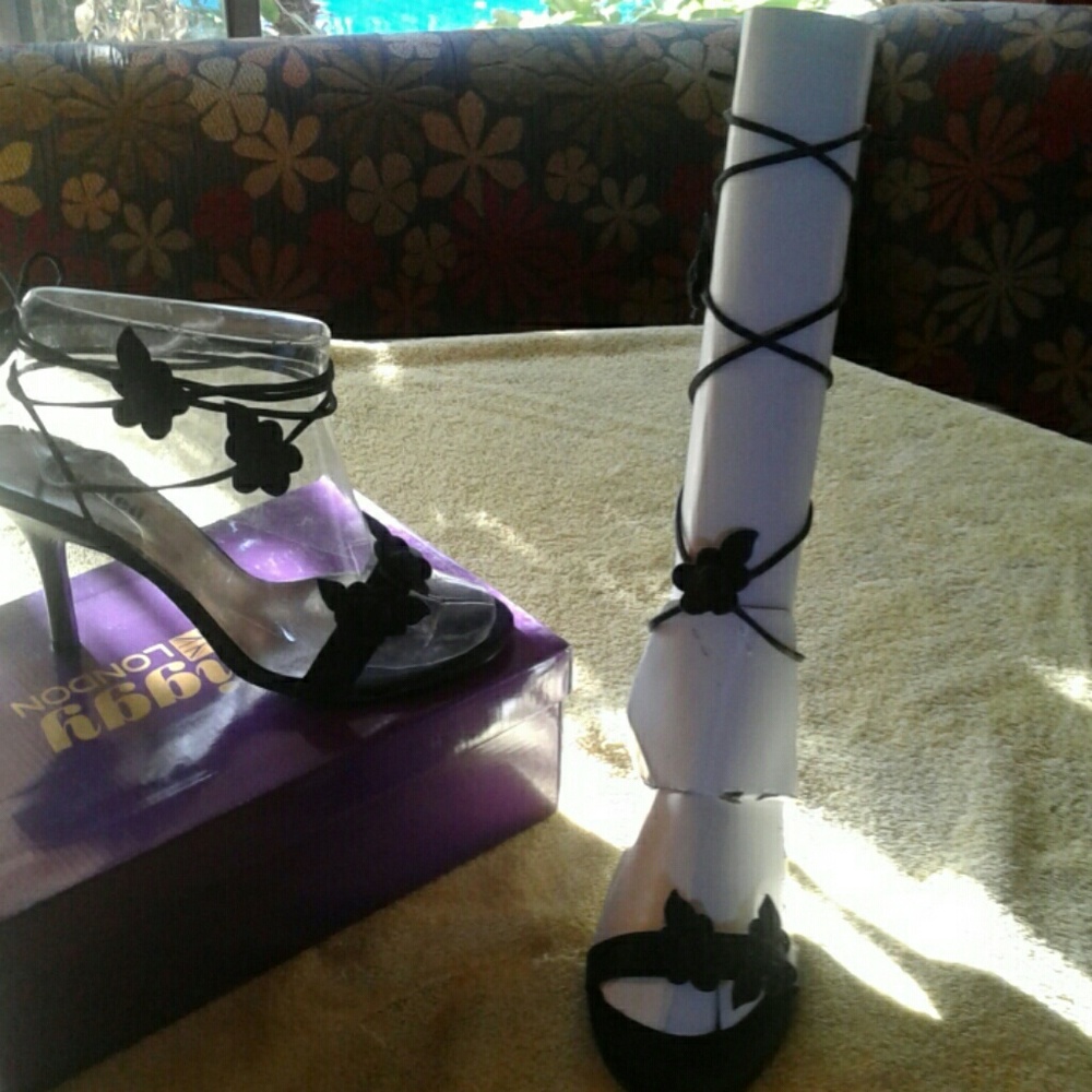 Open toe strapped heals