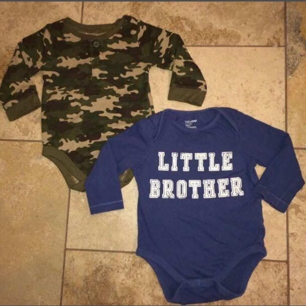 Camo Baby Gap Blue long sleeve Boy Onsies 12-18 M