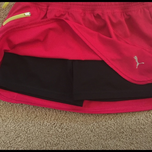Pink Puma skirt with underlying compression shorts - Picture 3 of 3