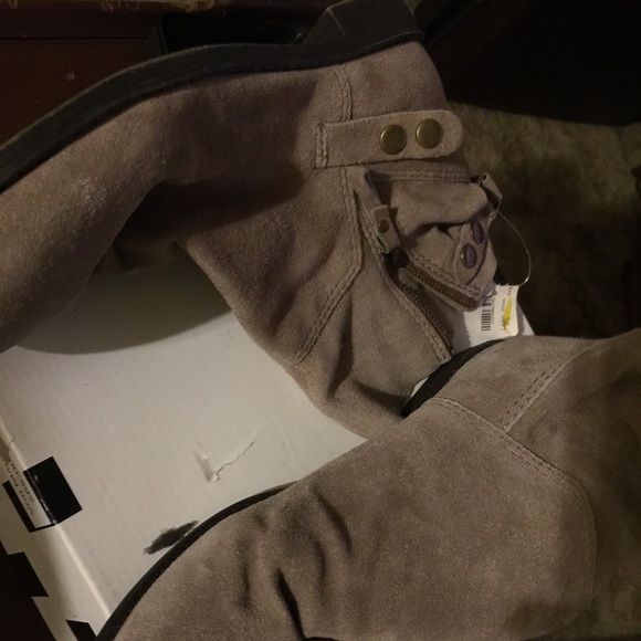 Shoes - Picture 2 of 2