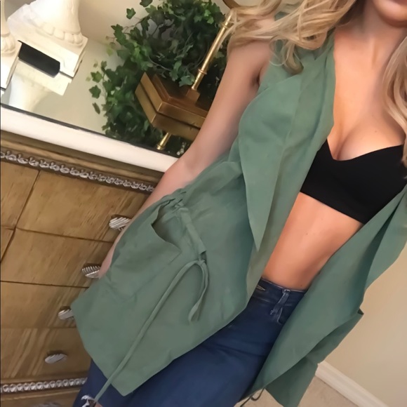 1M left! Green Hooded Vest - Picture 5 of 5