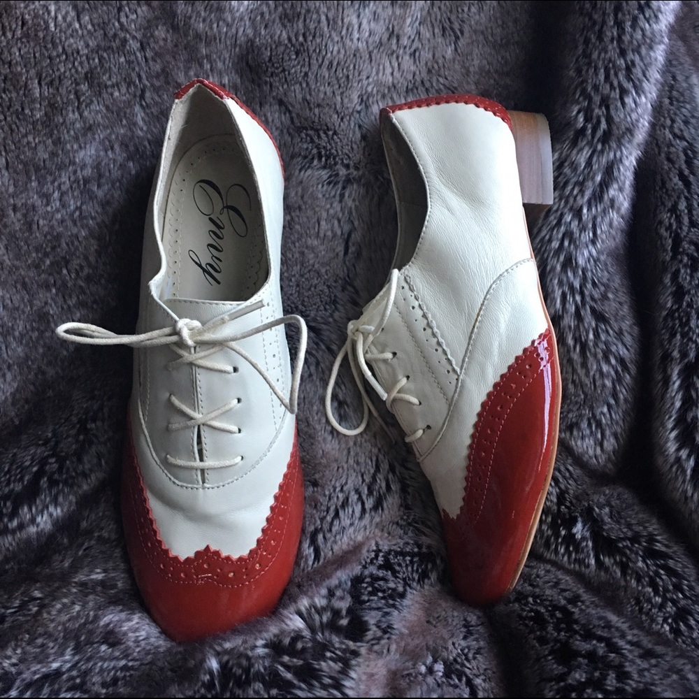 Cream & Red Wingtip Oxfords by Envy