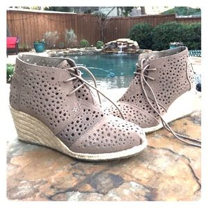 TOM'S lace up wedge booties