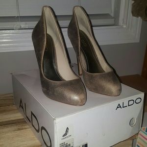 Metallic pumps
