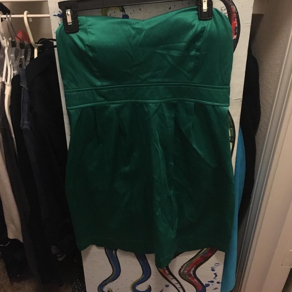 Forever 21 LG Strapless Green Minidress