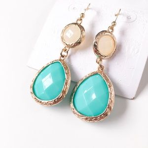 ✨B2G1Free✨ NWT Turquoise & Gold Dangle Earrings