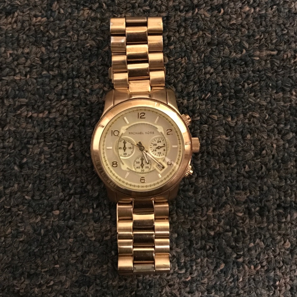 Michael Kors watch-box included
