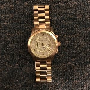 Michael Kors watch-box included