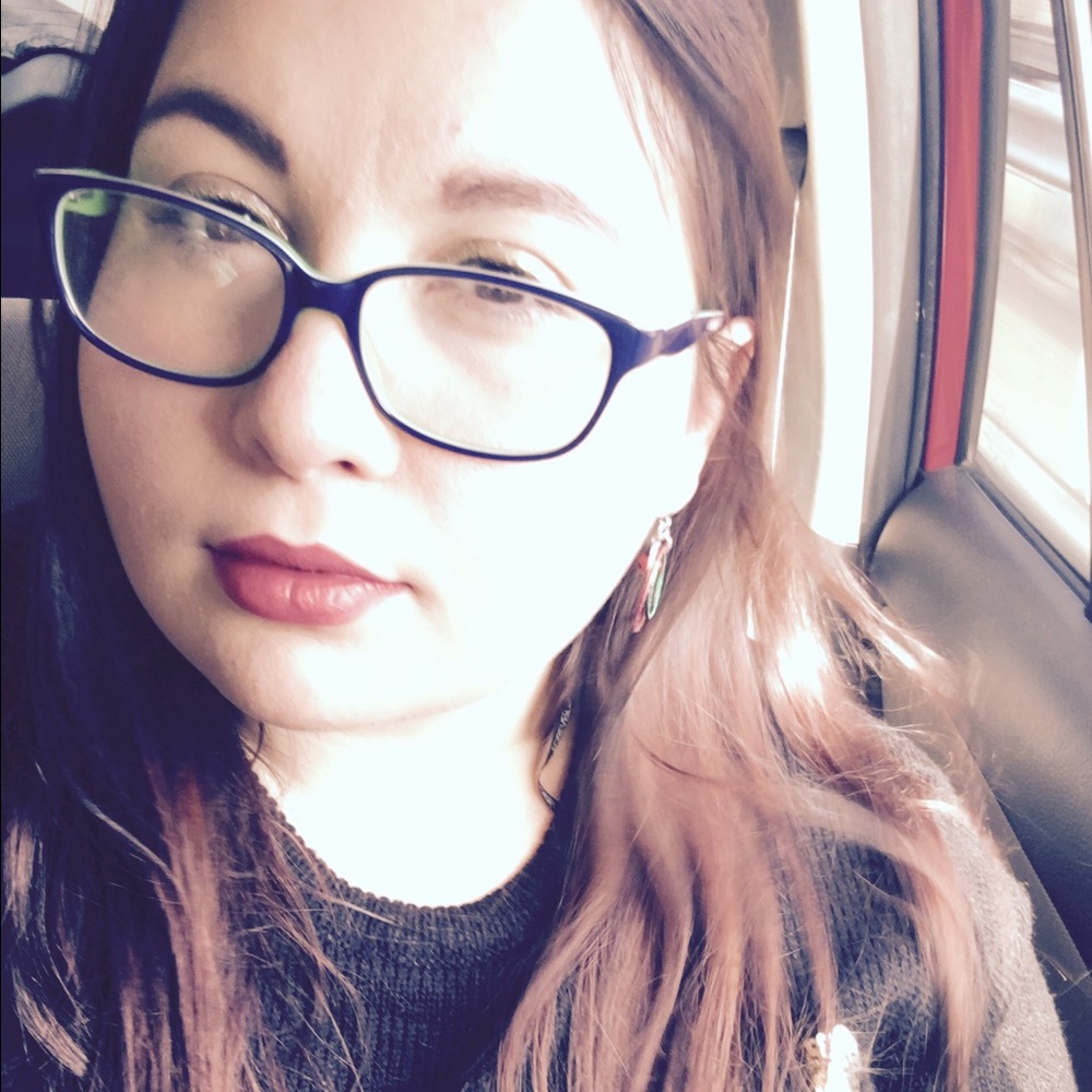 Meet your Posher, Angelia