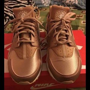 Nike Rose Gold Huaraches size 9
