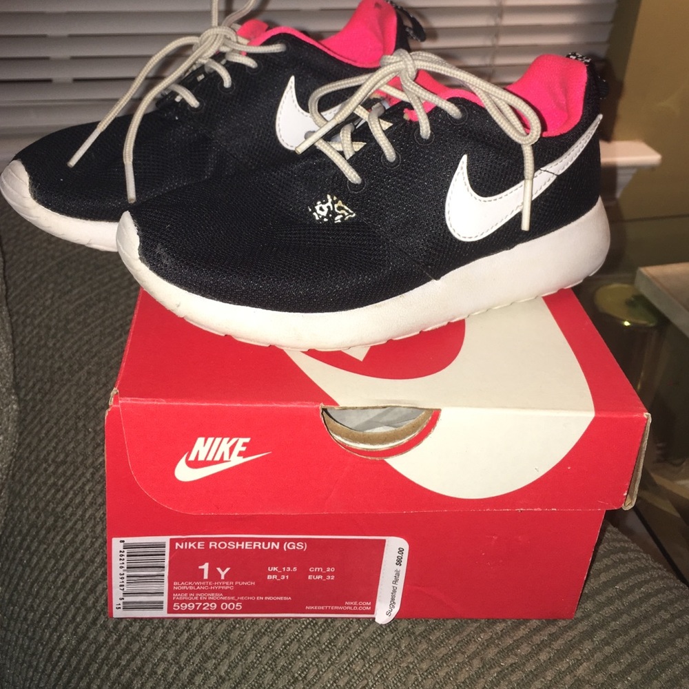 Girls Nike RosheRun Size 1Y