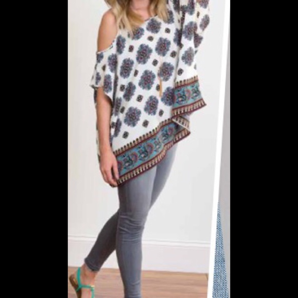 HP🎈🎉💕!!! Cold Shoulder Top - Picture 2 of 4