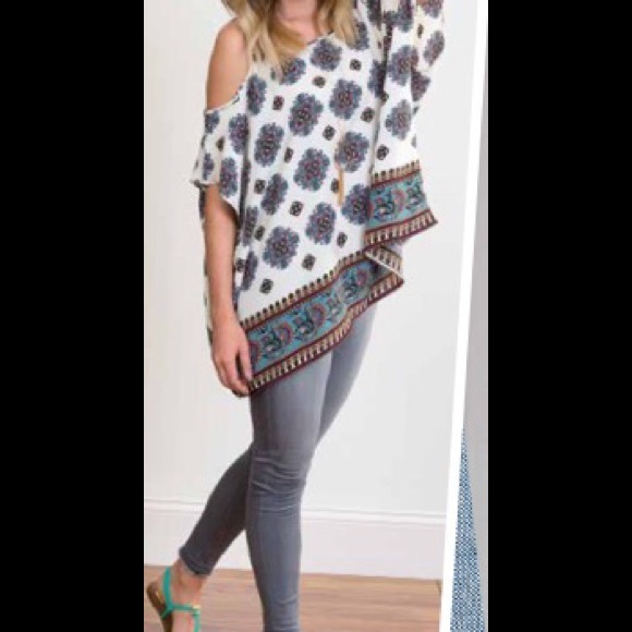 HPπππ!!! Cold Shoulder Top - Picture 2 of 4