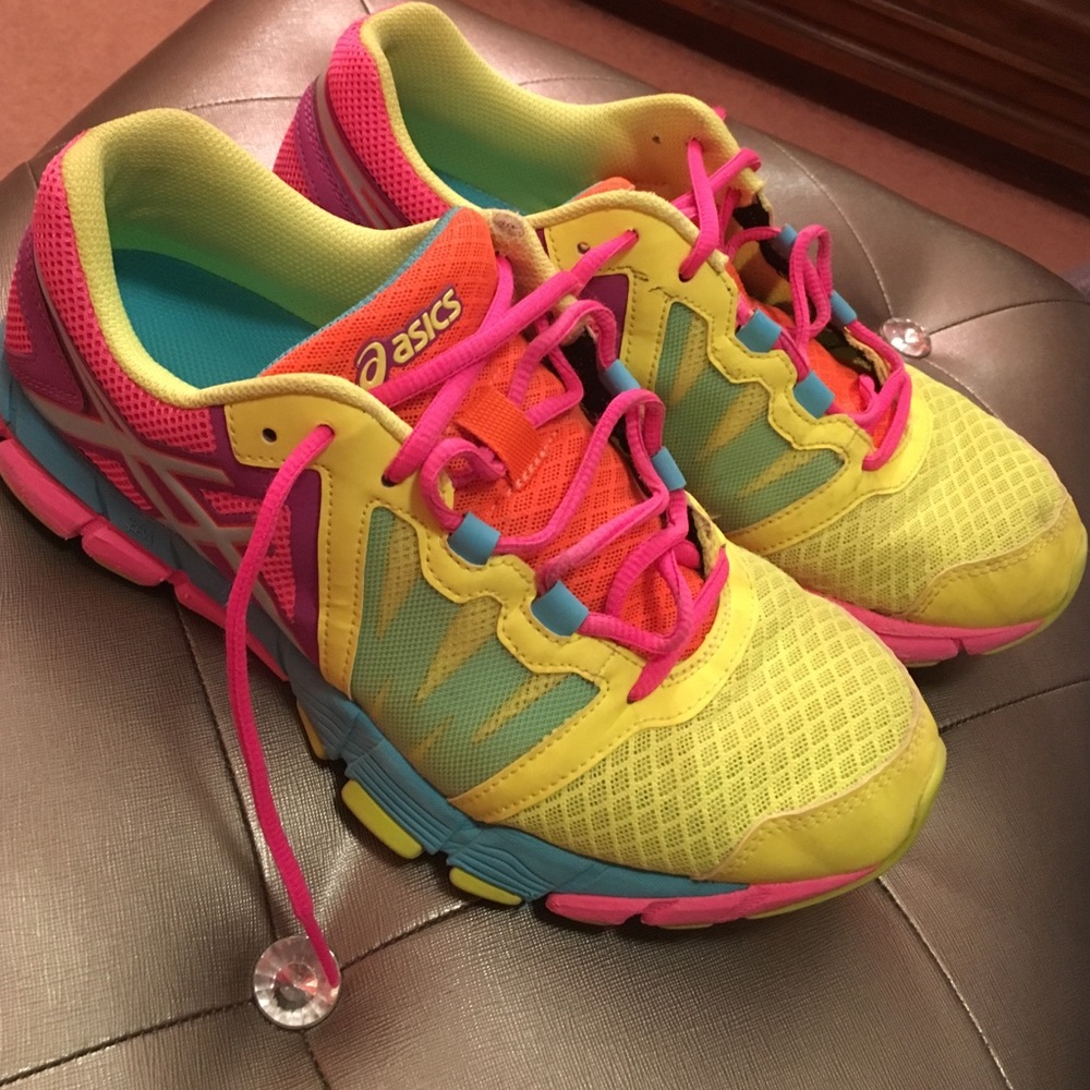 Asics tennis shoes