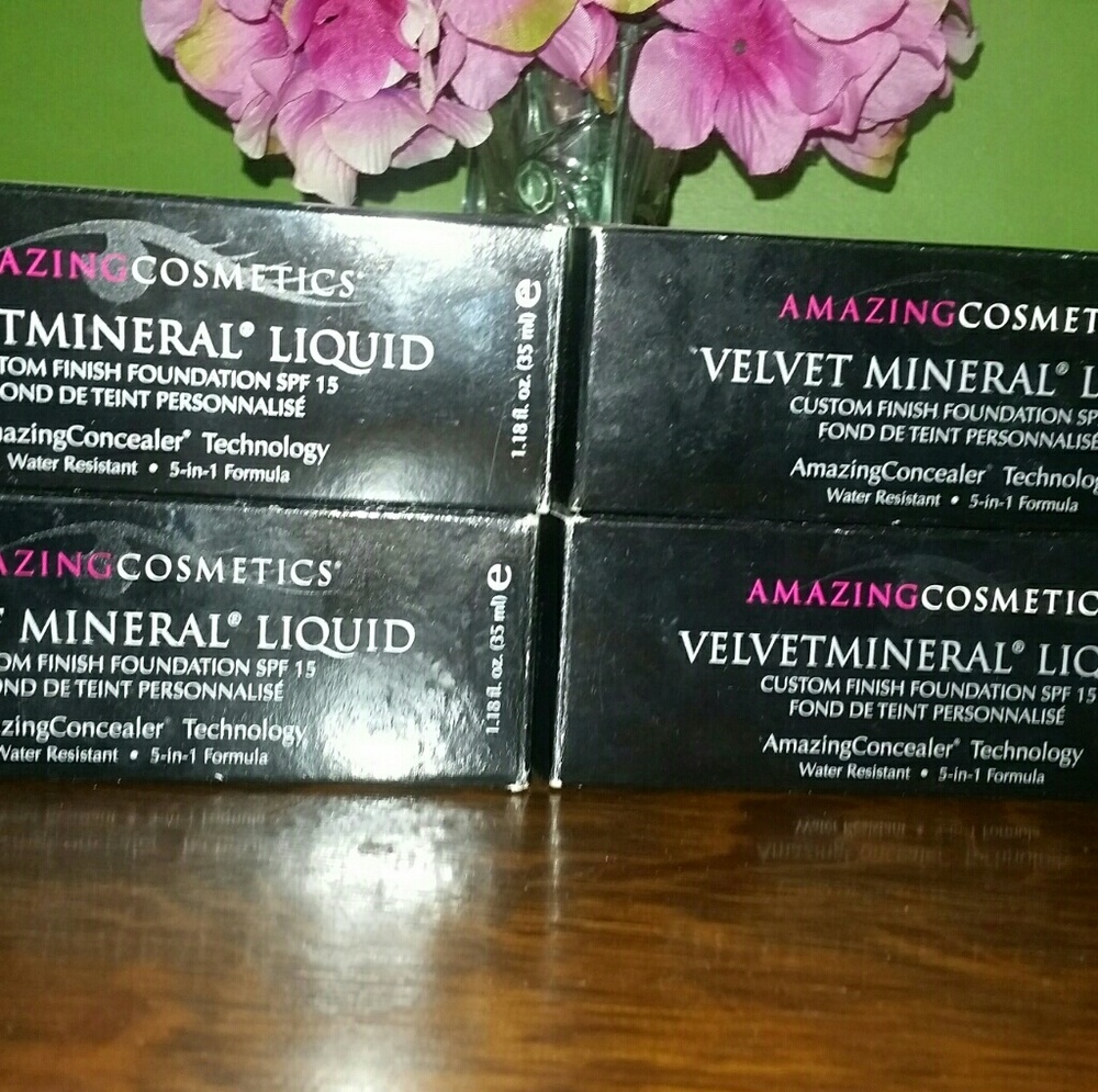 Amazing Cosmetics Velvet Mineral Liquid Makeup
