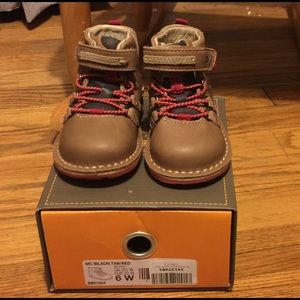 Sz 6w brand new in box stride rite medallion boots
