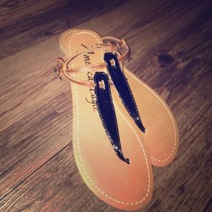 Black/Tan Sandals 🖤