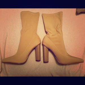 FLASH SALE till 1PM NWT Pointed Toe Sock Shoes