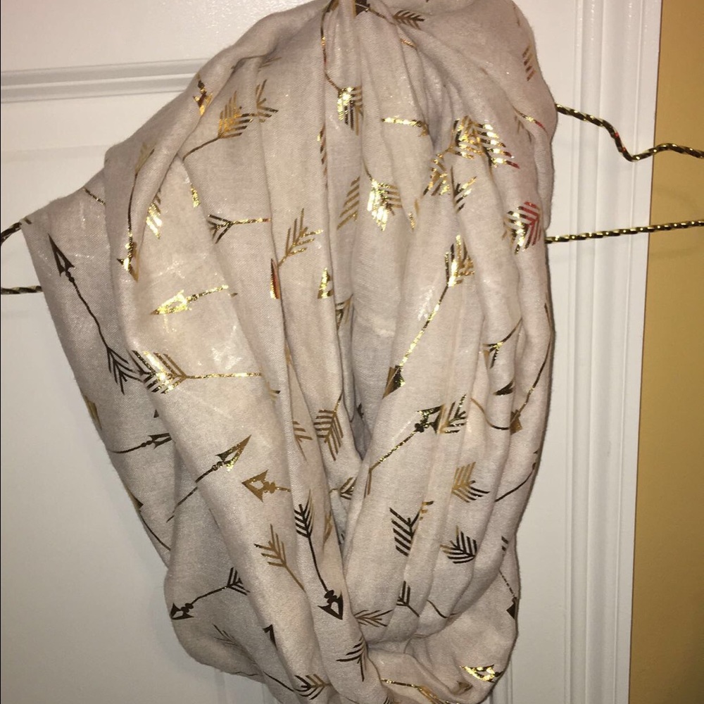 Infinity scarf