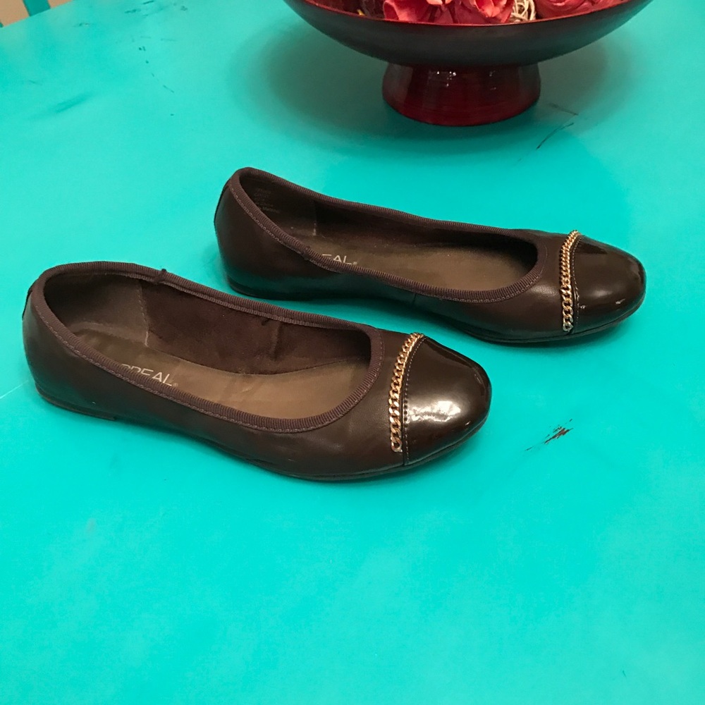 Brown leather ballet flats with gold detail
