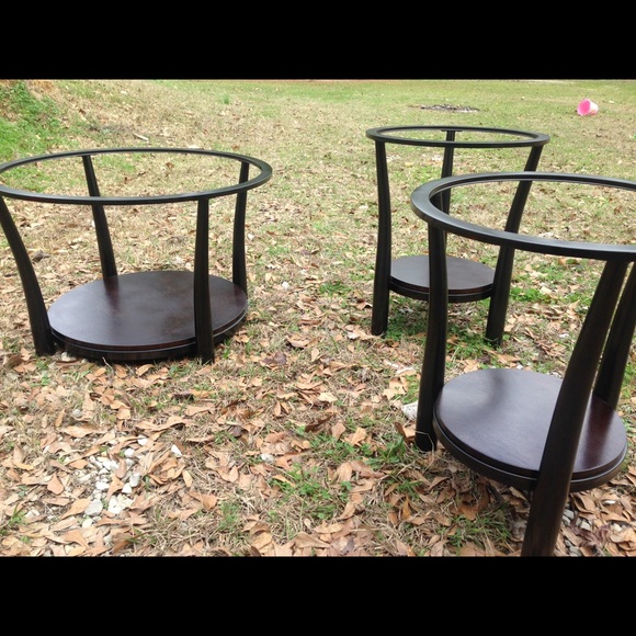 Glass Coffee Table with 2 Glass End Tables. - Picture 3 of 4