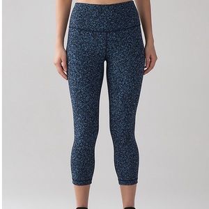 Lululemon cropped pants!