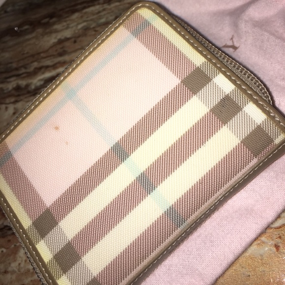 Burberry Pink Check Nova Wallet - Picture 5 of 5