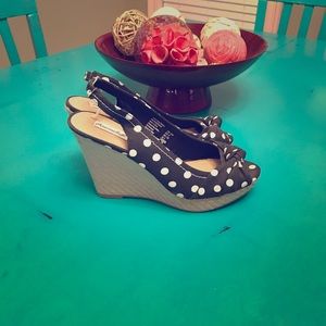 Black and white polka dot wedges