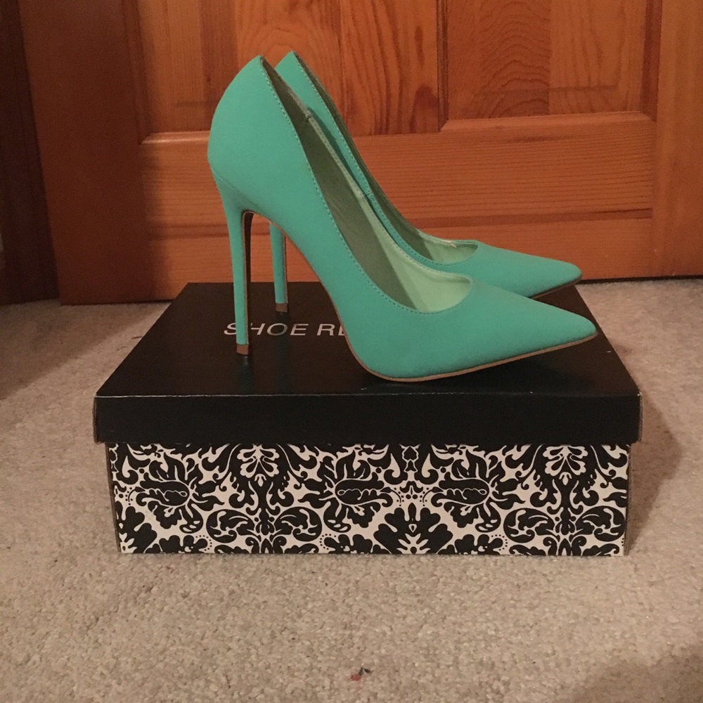💎MUST GO💎Mint color point toe heels !