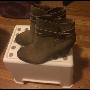 Nordstrom BP stacked heel suede booties - new