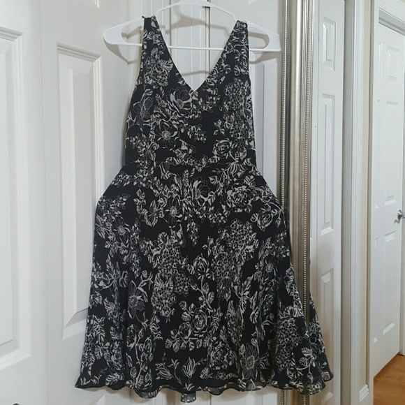 Black dress - Picture 1 of 4