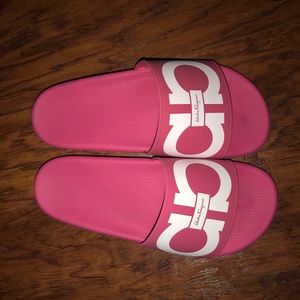Women ferragamo flip flops