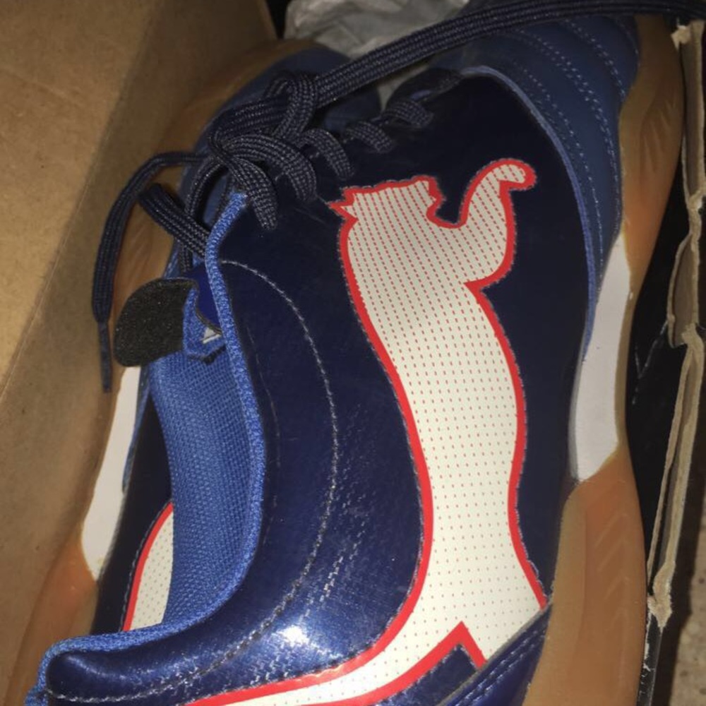 Puma soccer indoor shoes