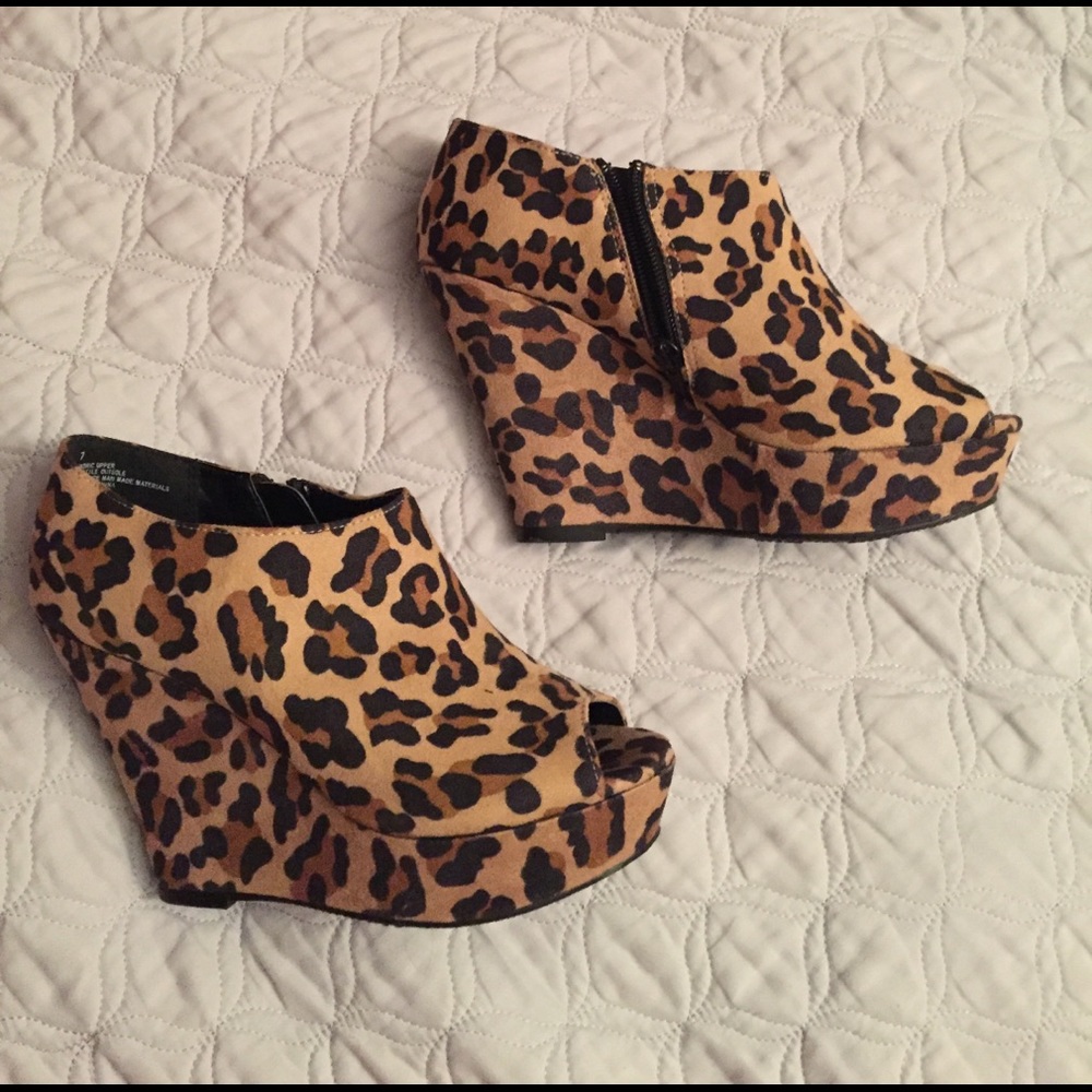 Leopard wedges