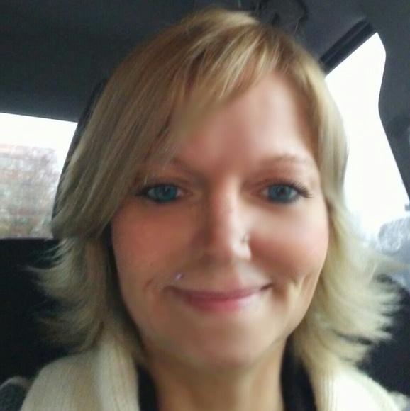 Meet your Posher, Heather - Picture 1 of 1