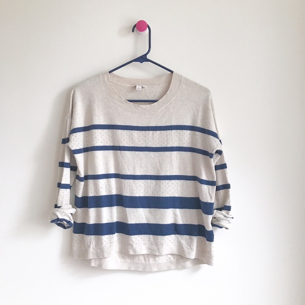⬇️Gap cream and blue striped perforated sweater
